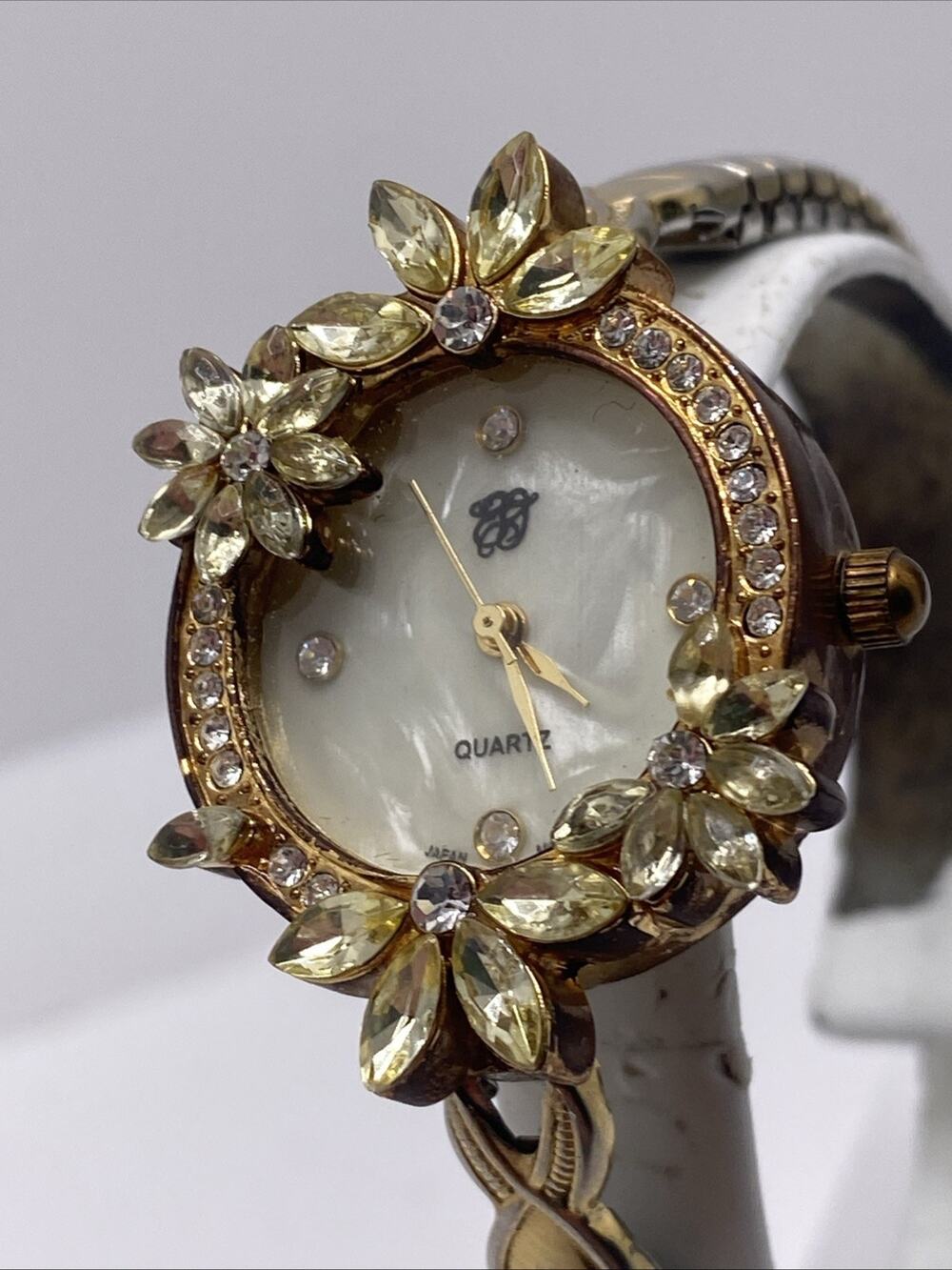 Elizabeth Taylor Vintage Gold Tone Steetch Watch New Battery